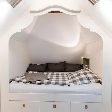 Deichhaus Am Greetsieler Hafen 