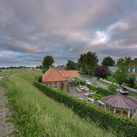 Deichhaus Am Greetsieler Hafen 