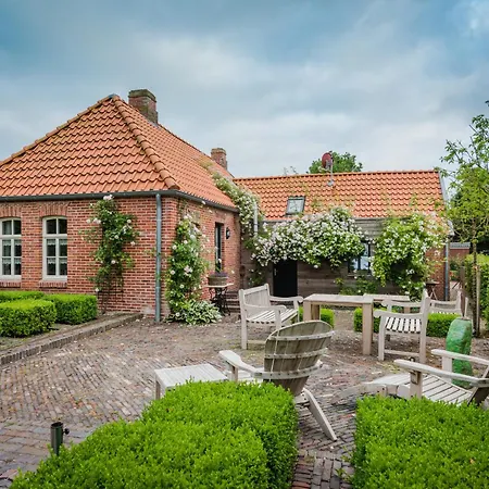 Deichhaus Am Greetsieler Hafen 