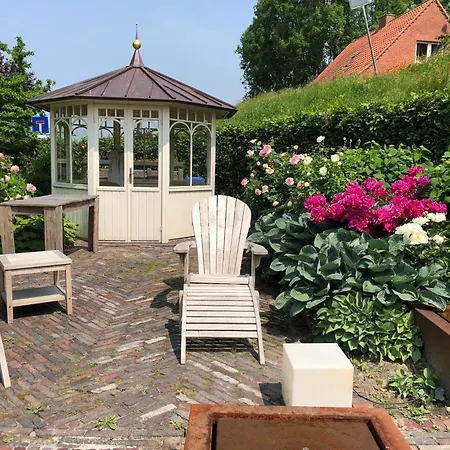 Holiday home Deichhaus Am Greetsieler Hafen 