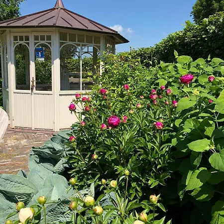 Deichhaus Am Greetsieler Hafen 