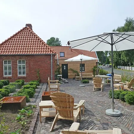 Deichhaus Am Greetsieler Hafen 