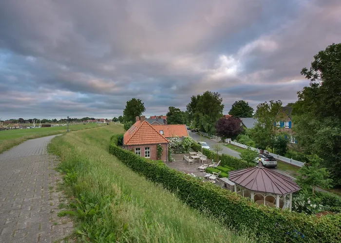 Deichhaus Am Greetsieler Hafen 