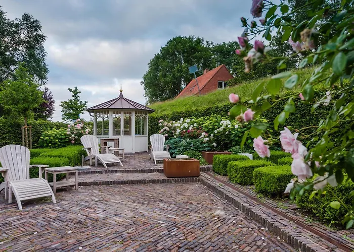 Deichhaus Am Greetsieler Hafen 